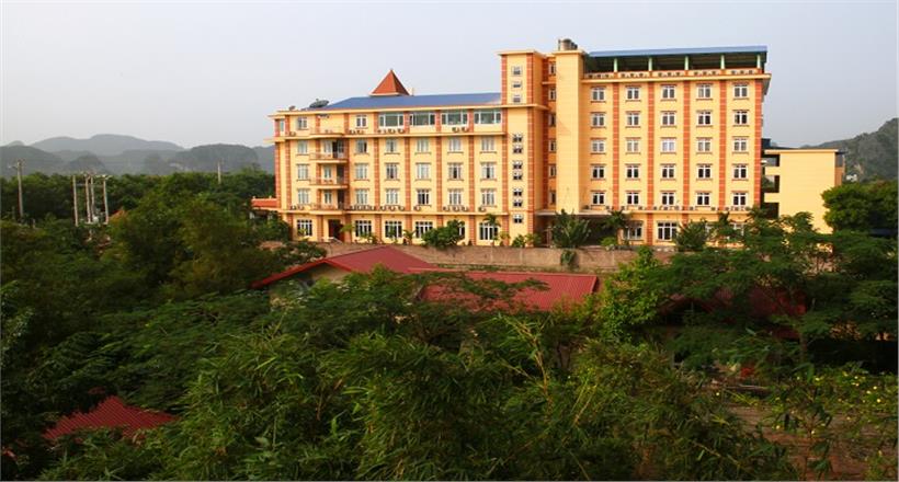 Yen Nhi Canary Hotel